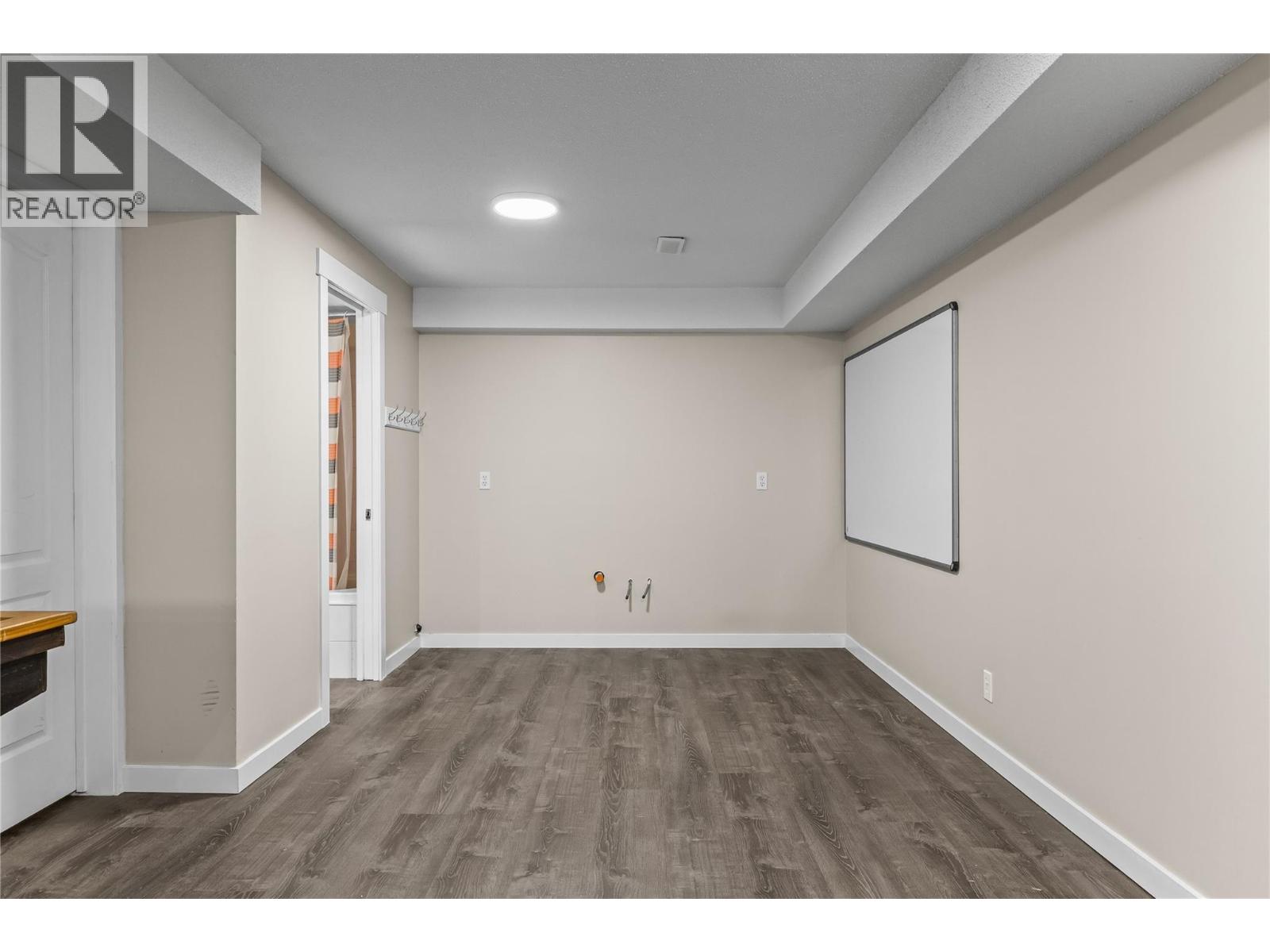 Picture for 2395 Shannon Ridge  Drive https://www.cirrealty.ca/reb/bc/6/10365576_39.jpg