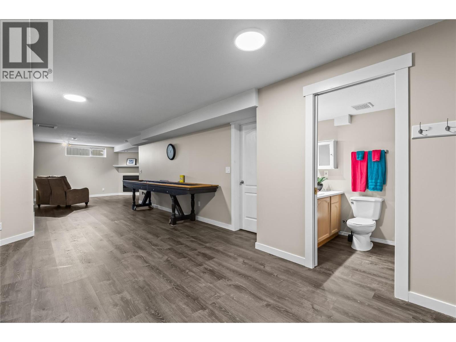 Picture for 2395 Shannon Ridge  Drive https://www.cirrealty.ca/reb/bc/6/10365576_40.jpg