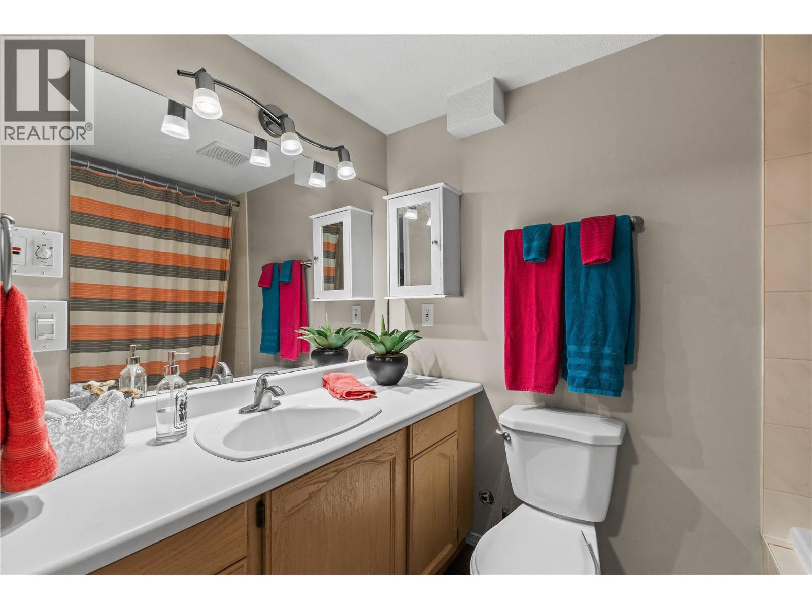 Picture for 2395 Shannon Ridge  Drive https://www.cirrealty.ca/reb/bc/6/10365576_41.jpg