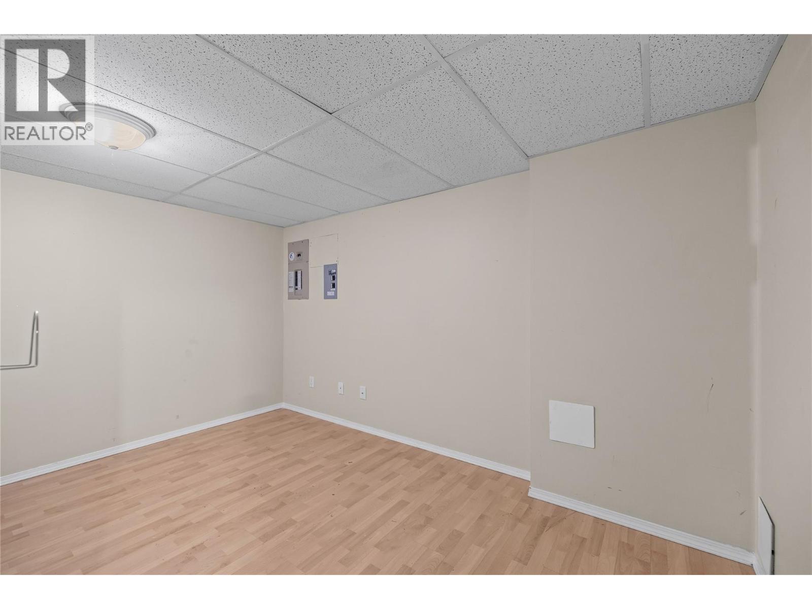 Picture for 2395 Shannon Ridge  Drive https://www.cirrealty.ca/reb/bc/6/10365576_42.jpg