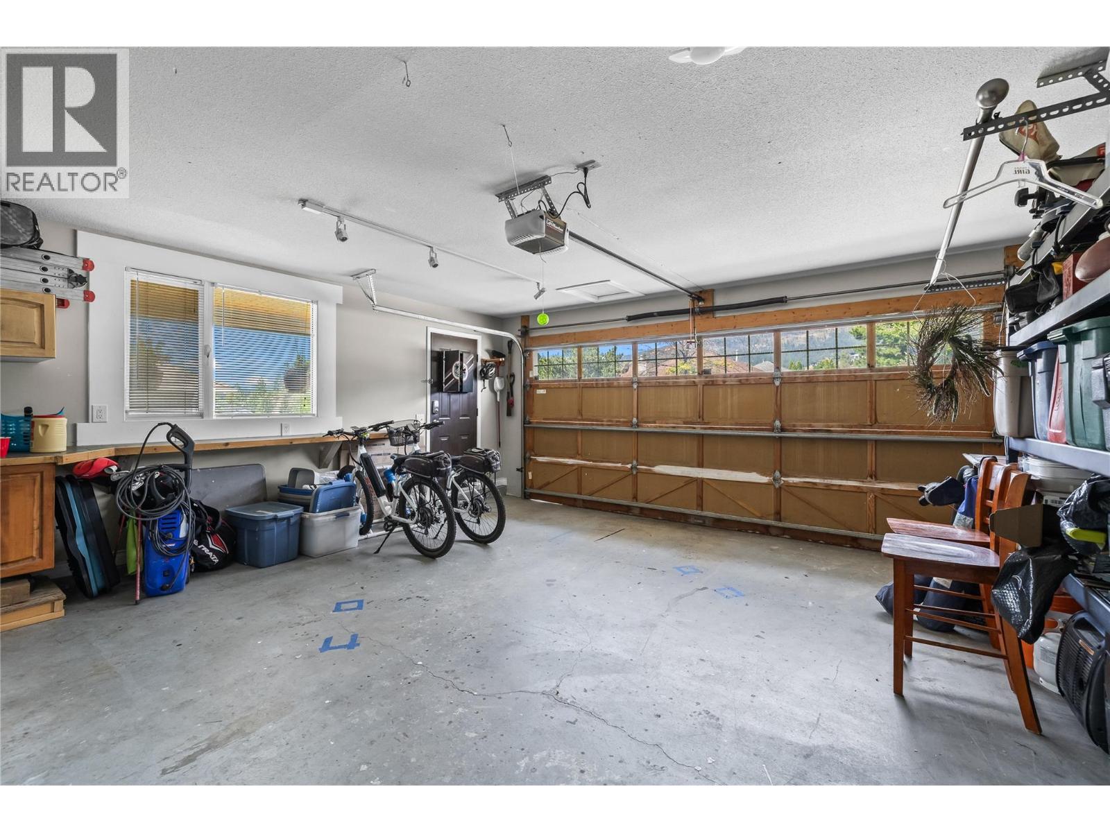 Picture for 2395 Shannon Ridge  Drive https://www.cirrealty.ca/reb/bc/6/10365576_44.jpg