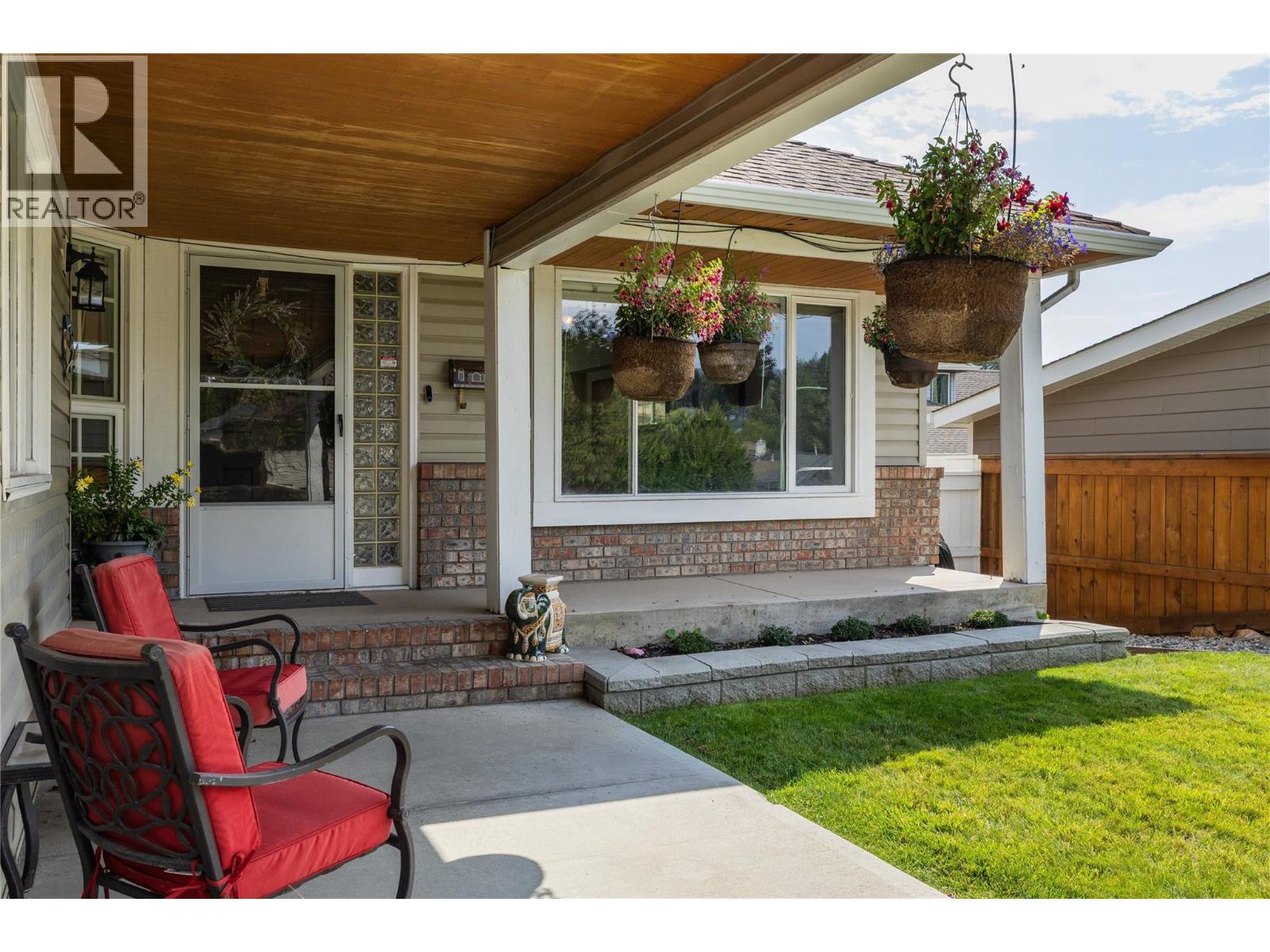 Picture for 2395 Shannon Ridge  Drive https://www.cirrealty.ca/reb/bc/6/10365576_46.jpg