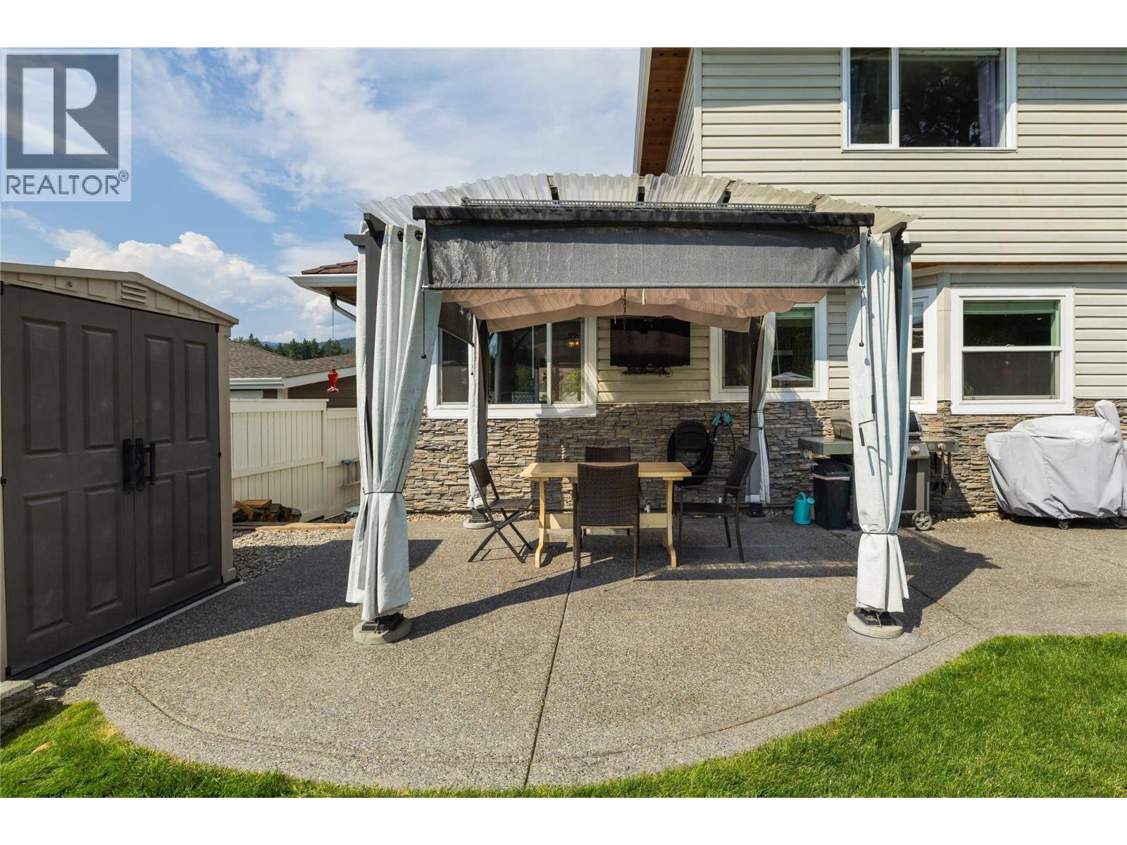 Picture for 2395 Shannon Ridge  Drive https://www.cirrealty.ca/reb/bc/6/10365576_49.jpg