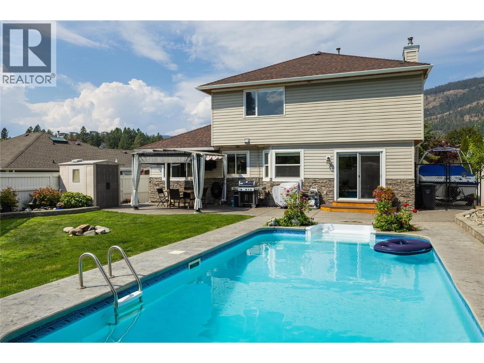 Picture for 2395 Shannon Ridge  Drive https://www.cirrealty.ca/reb/bc/6/10365576_53.jpg