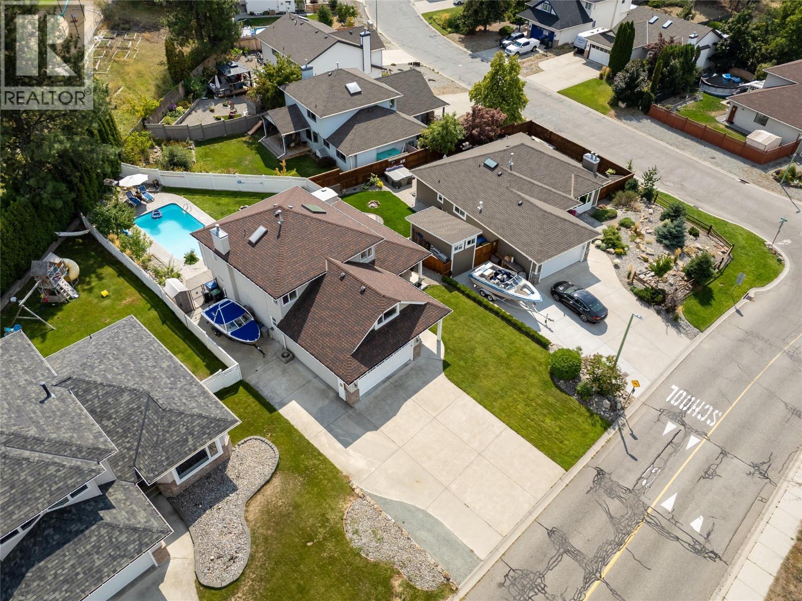 Picture for 2395 Shannon Ridge  Drive https://www.cirrealty.ca/reb/bc/6/10365576_54.jpg
