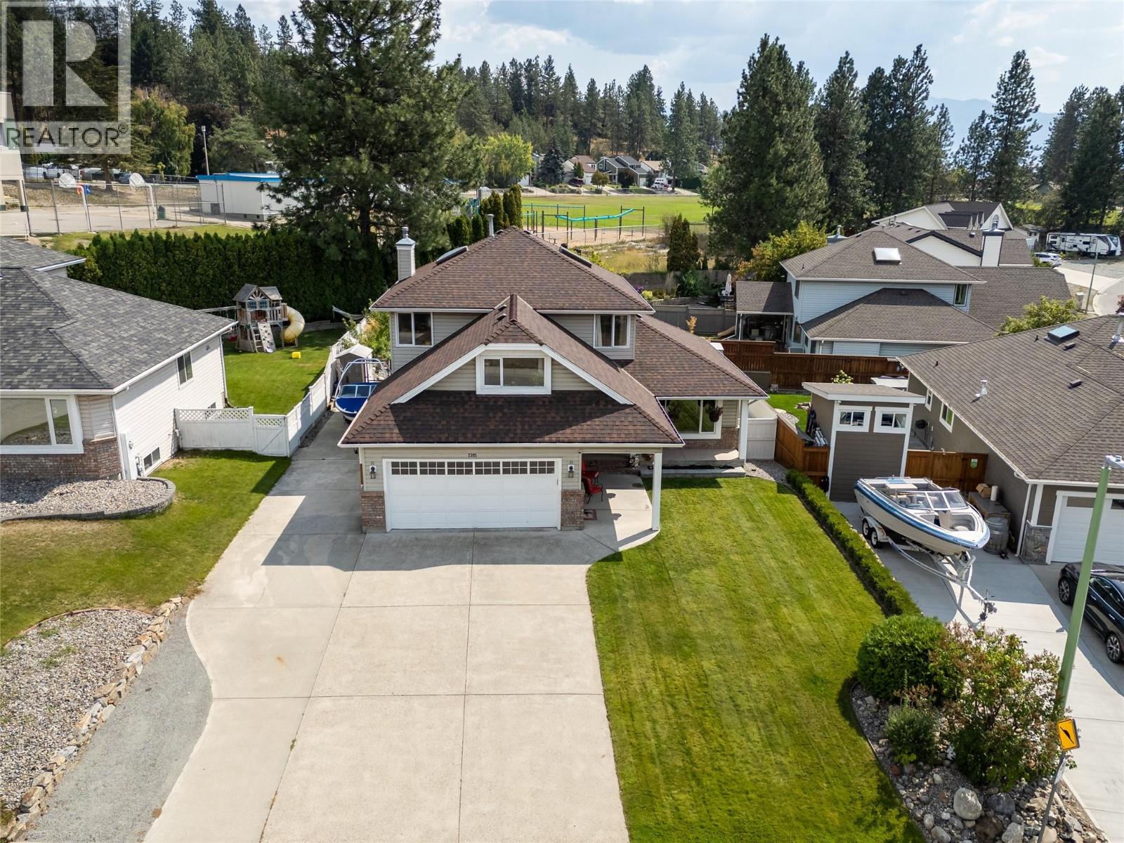 Picture for 2395 Shannon Ridge  Drive https://www.cirrealty.ca/reb/bc/6/10365576_55.jpg