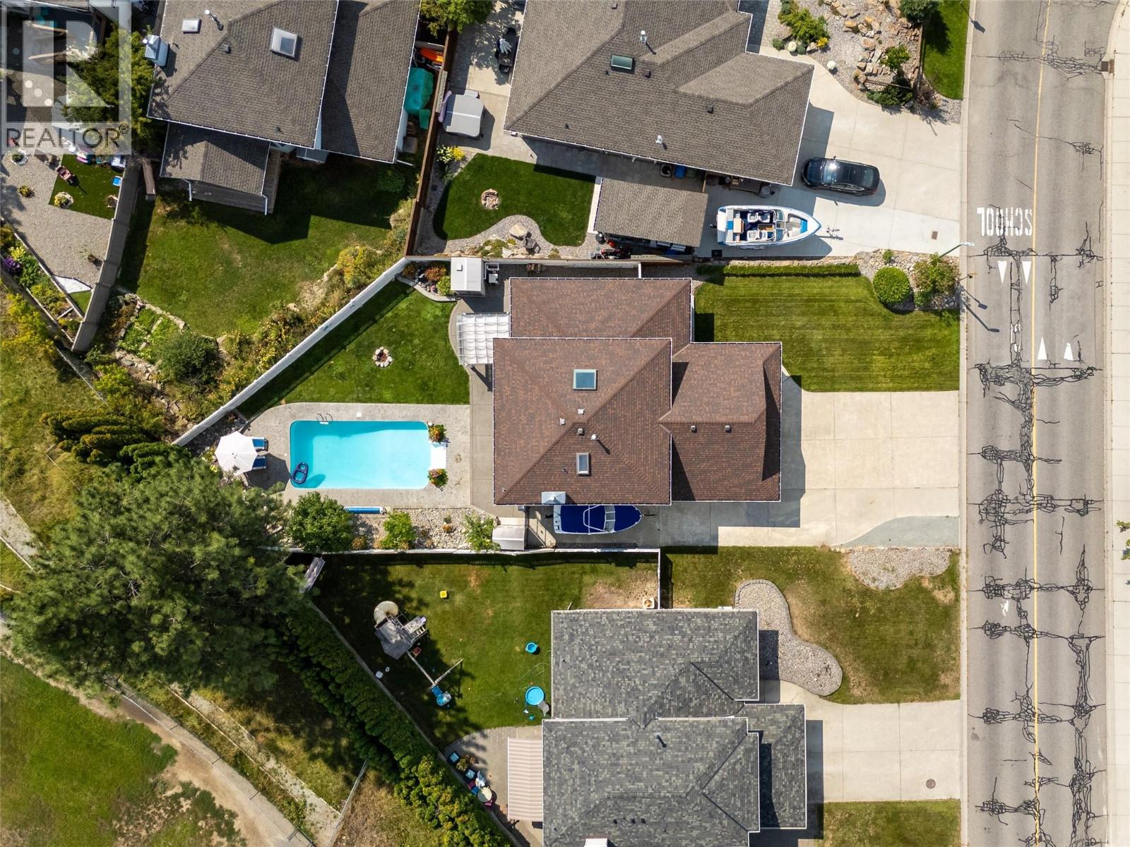 Picture for 2395 Shannon Ridge  Drive https://www.cirrealty.ca/reb/bc/6/10365576_56.jpg