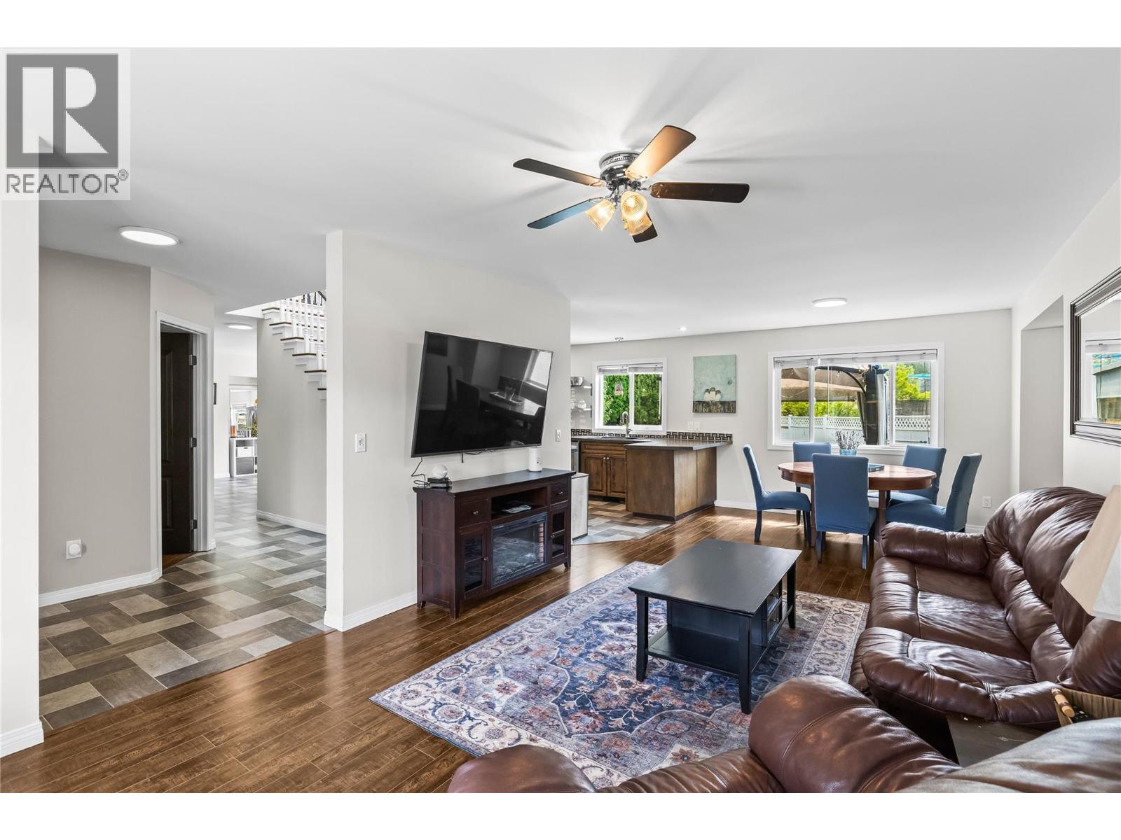 Picture for 2395 Shannon Ridge  Drive https://www.cirrealty.ca/reb/bc/6/10365576_6.jpg