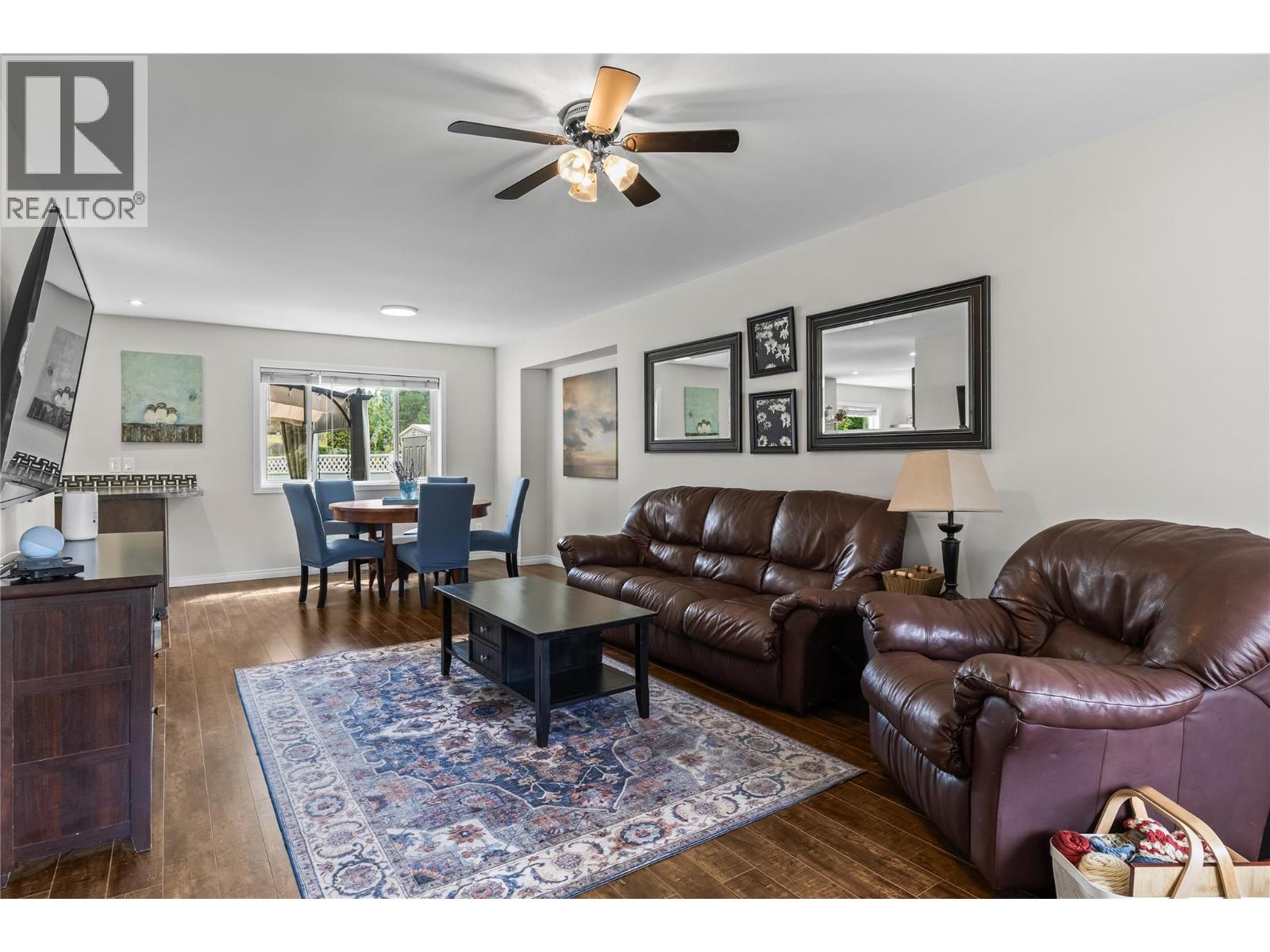 Picture for 2395 Shannon Ridge  Drive https://www.cirrealty.ca/reb/bc/6/10365576_7.jpg