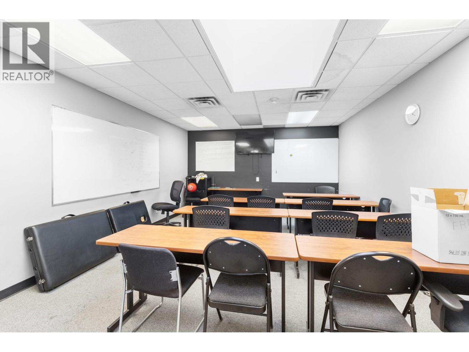 Picture for Unit #200, 532 Leon  Avenue https://www.cirrealty.ca/reb/bc/6/10365836_11.jpg