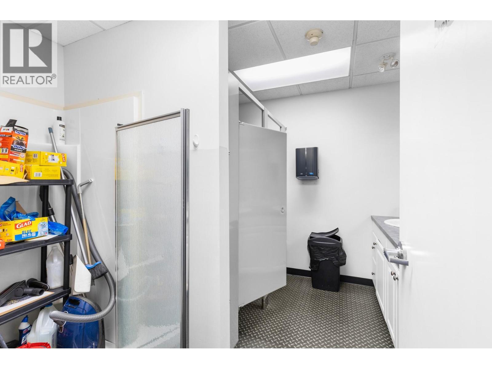 Picture for Unit #200, 532 Leon  Avenue https://www.cirrealty.ca/reb/bc/6/10365836_13.jpg