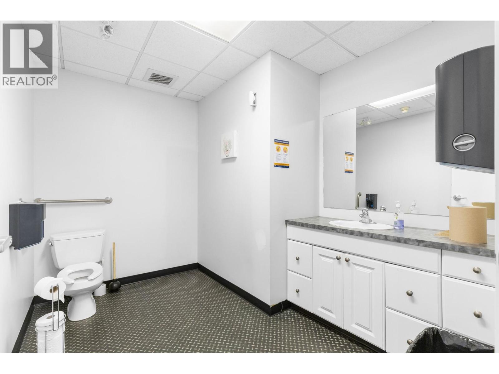 Picture for Unit #200, 532 Leon  Avenue https://www.cirrealty.ca/reb/bc/6/10365836_14.jpg