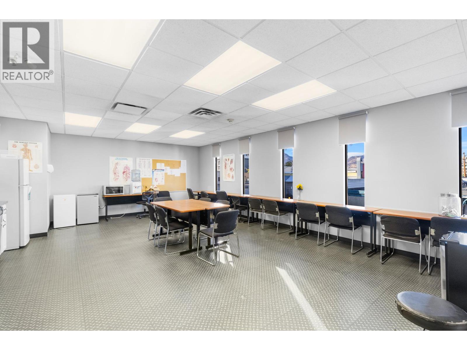 Picture for Unit #200, 532 Leon  Avenue https://www.cirrealty.ca/reb/bc/6/10365836_15.jpg