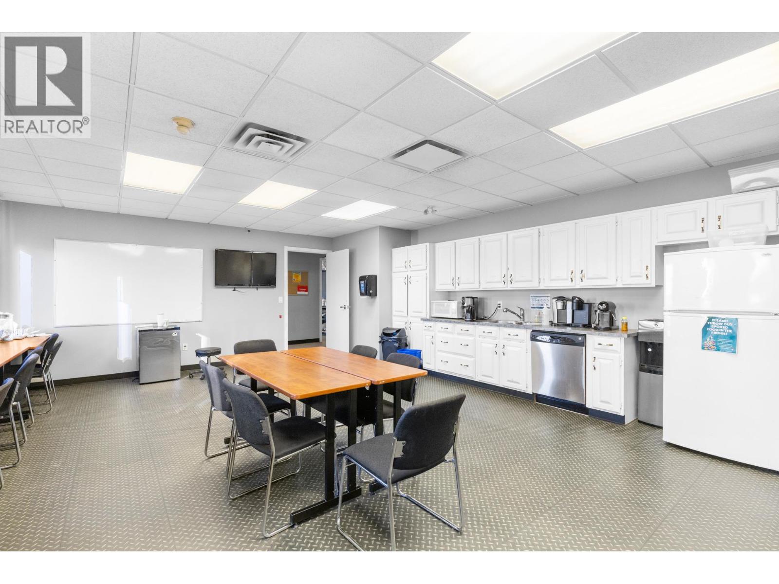 Picture for Unit #200, 532 Leon  Avenue https://www.cirrealty.ca/reb/bc/6/10365836_16.jpg