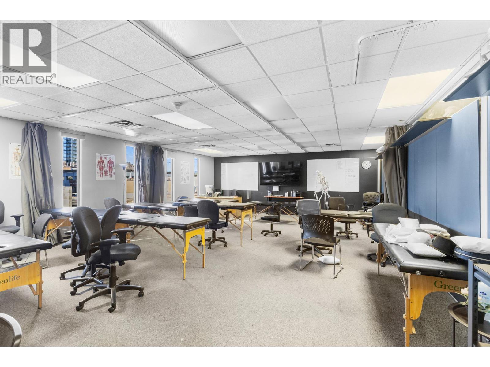 Picture for Unit #200, 532 Leon  Avenue https://www.cirrealty.ca/reb/bc/6/10365836_17.jpg