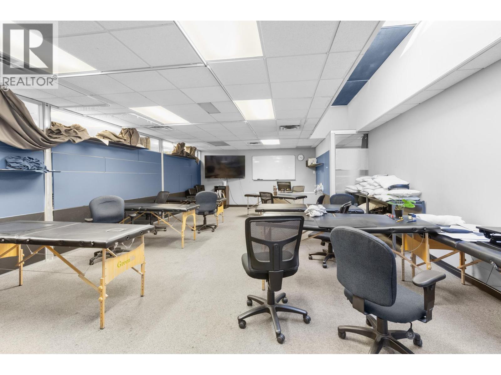 Picture for Unit #200, 532 Leon  Avenue https://www.cirrealty.ca/reb/bc/6/10365836_19.jpg