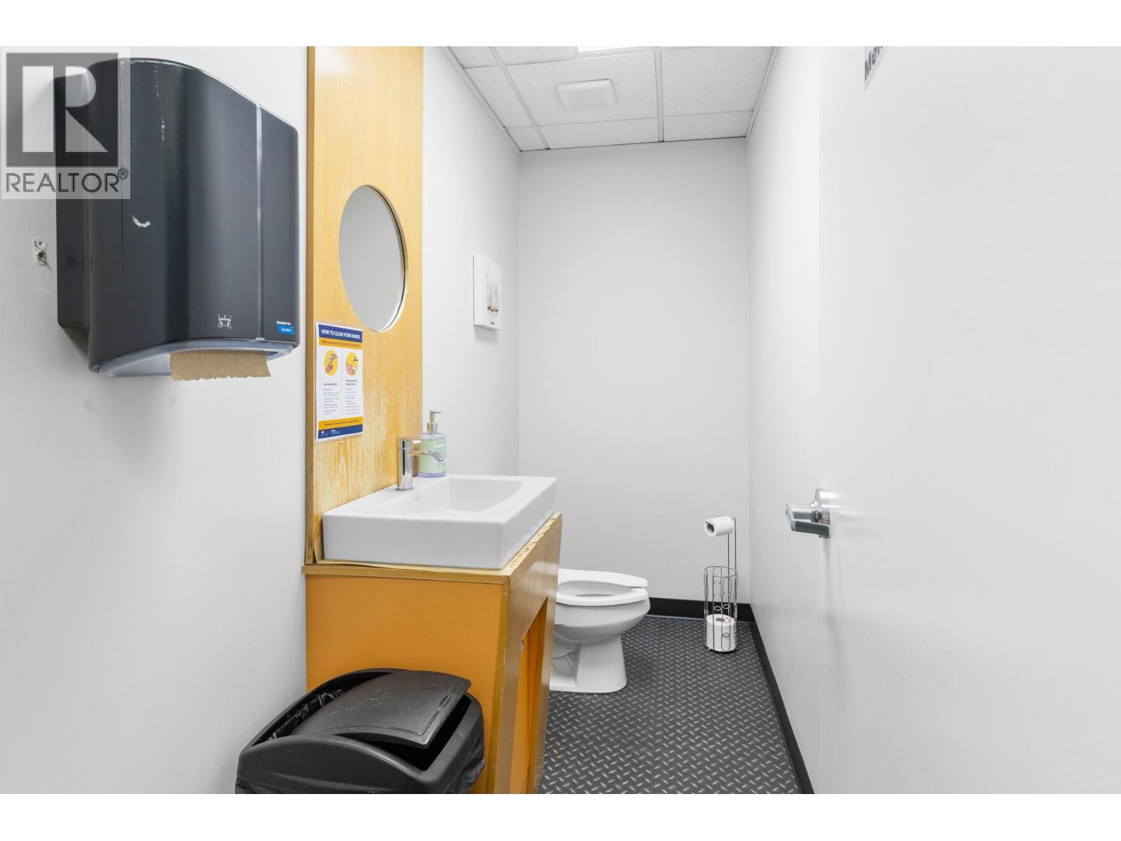 Picture for Unit #200, 532 Leon  Avenue https://www.cirrealty.ca/reb/bc/6/10365836_21.jpg