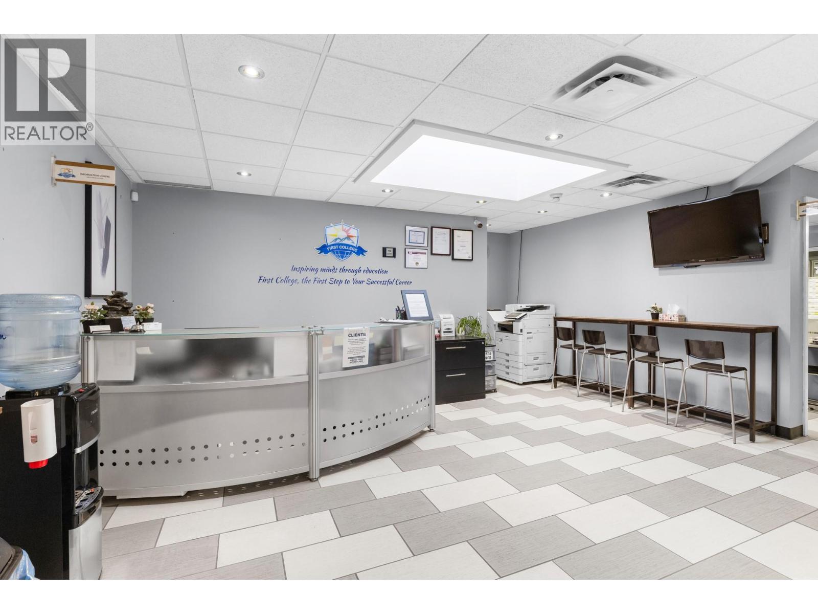 Picture for Unit #200, 532 Leon  Avenue