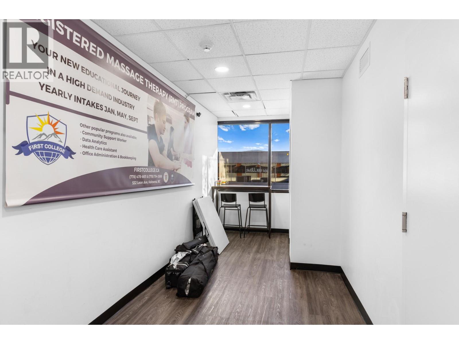 Picture for Unit #200, 532 Leon  Avenue https://www.cirrealty.ca/reb/bc/6/10365836_8.jpg