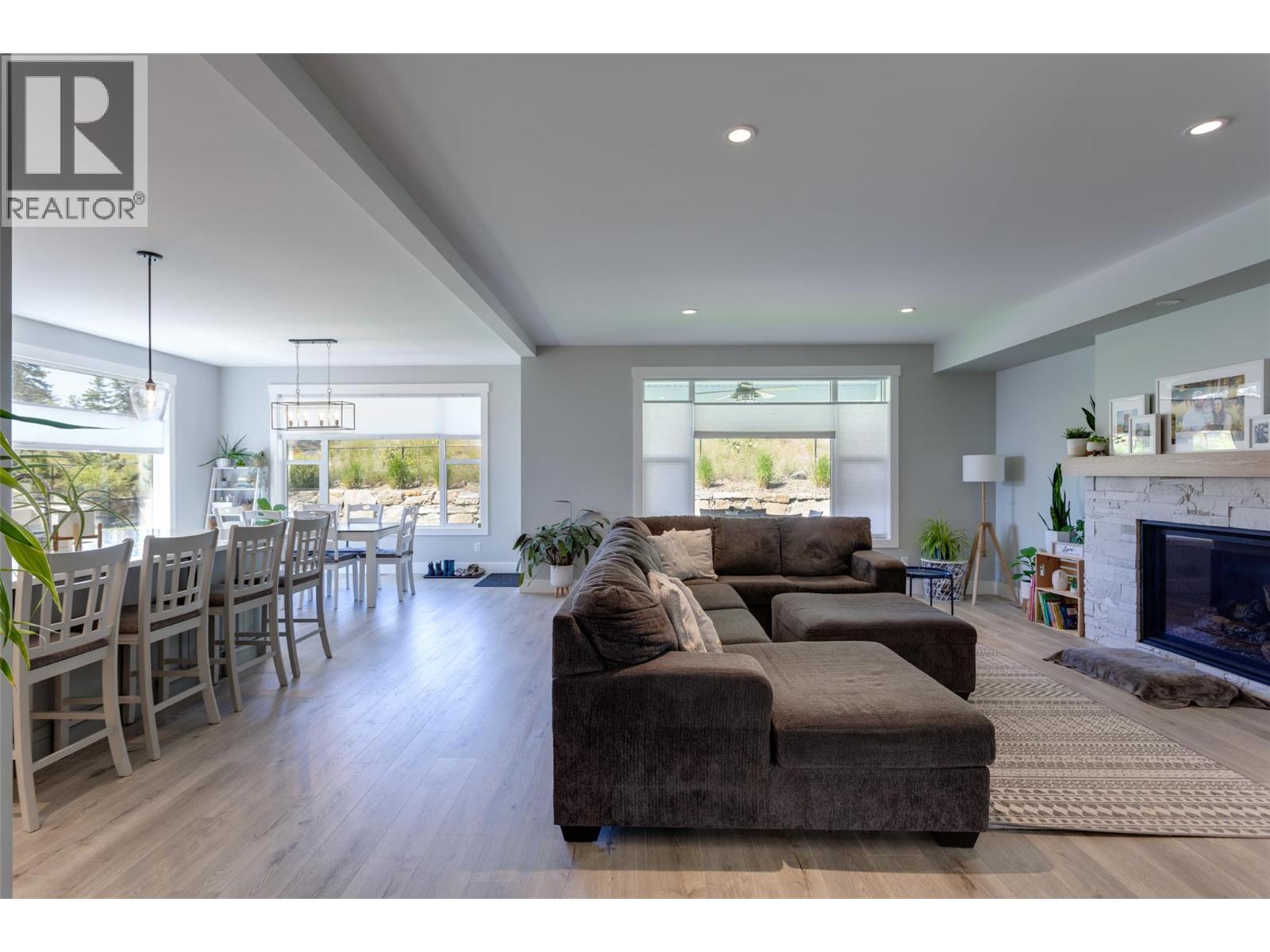 Picture for 218 Echo Ridge  Drive https://www.cirrealty.ca/reb/bc/6/10365926_38.jpg