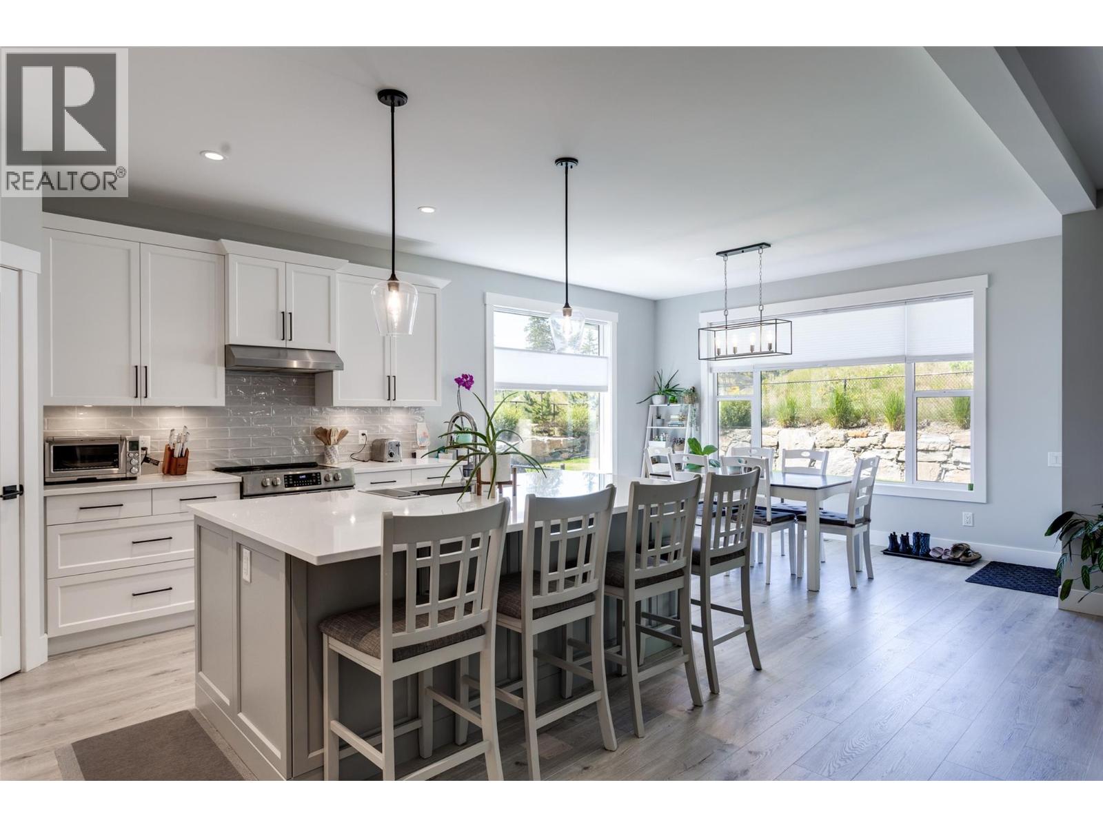 Picture for 218 Echo Ridge  Drive https://www.cirrealty.ca/reb/bc/6/10365926_39.jpg