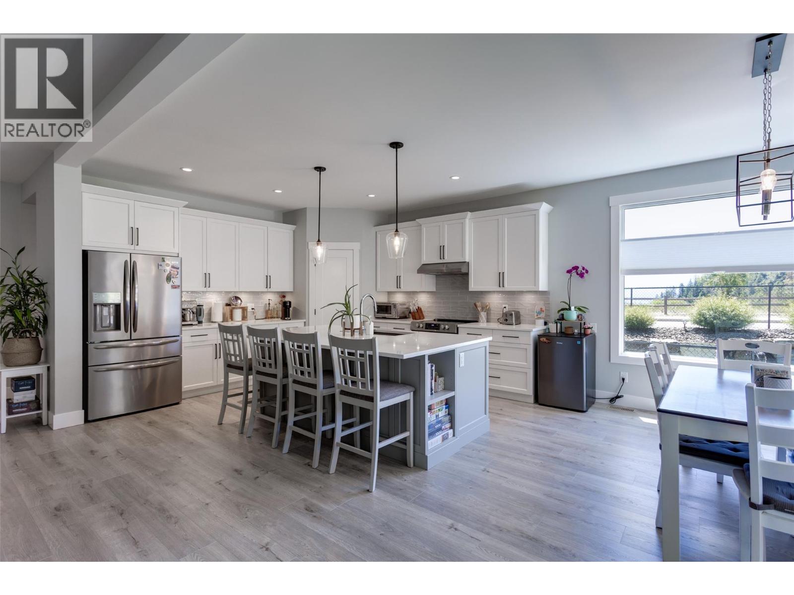 Picture for 218 Echo Ridge  Drive https://www.cirrealty.ca/reb/bc/6/10365926_40.jpg