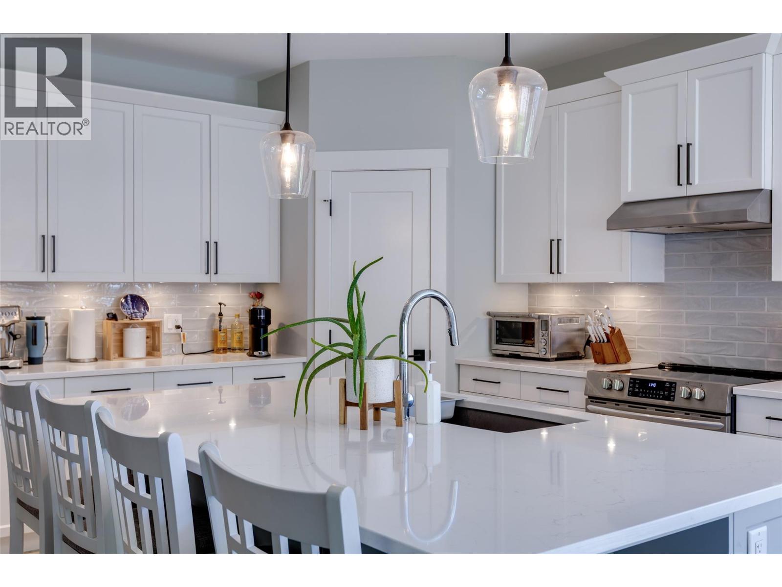 Picture for 218 Echo Ridge  Drive https://www.cirrealty.ca/reb/bc/6/10365926_41.jpg