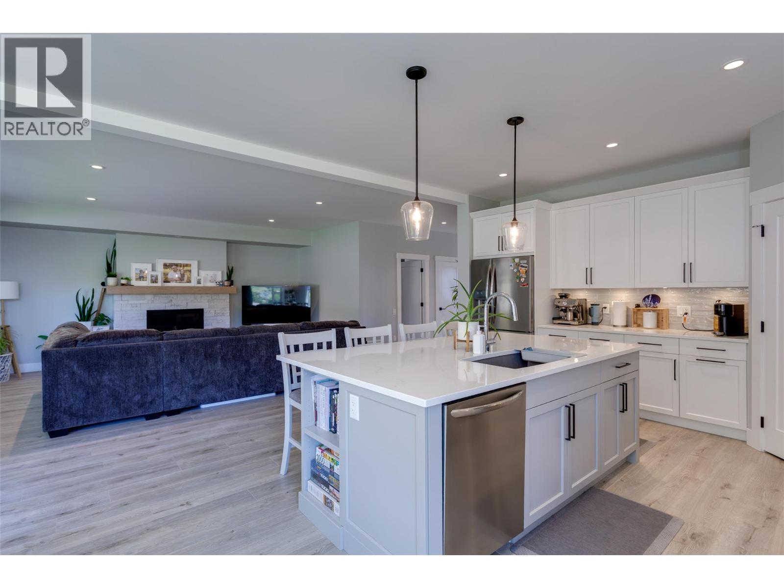 Picture for 218 Echo Ridge  Drive https://www.cirrealty.ca/reb/bc/6/10365926_42.jpg