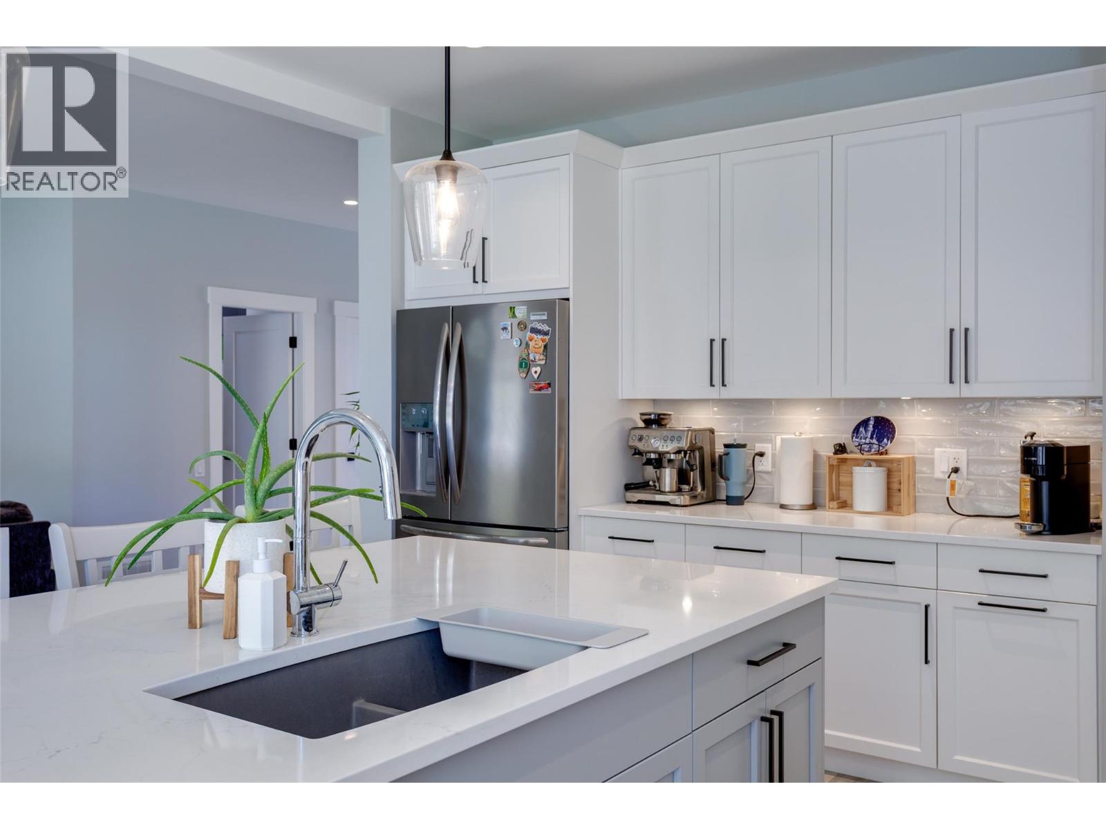 Picture for 218 Echo Ridge  Drive https://www.cirrealty.ca/reb/bc/6/10365926_43.jpg