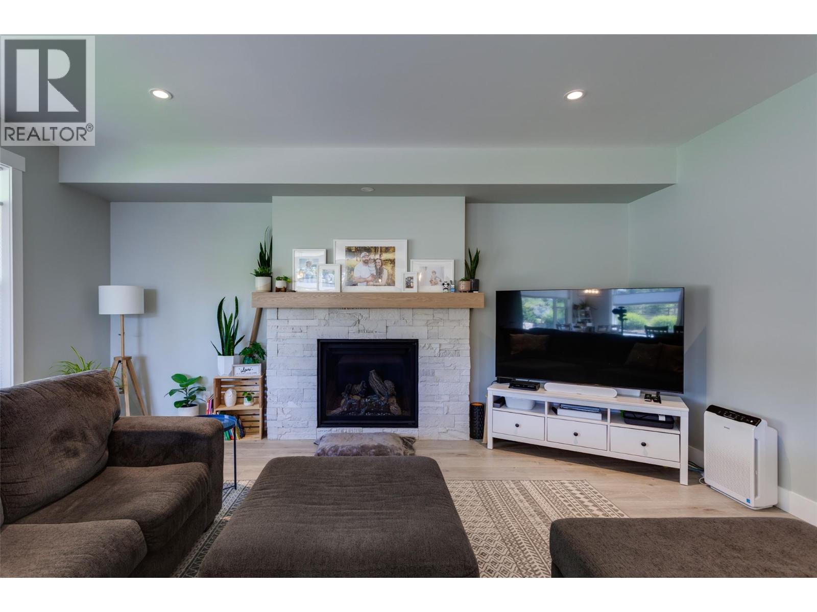 Picture for 218 Echo Ridge  Drive https://www.cirrealty.ca/reb/bc/6/10365926_51.jpg