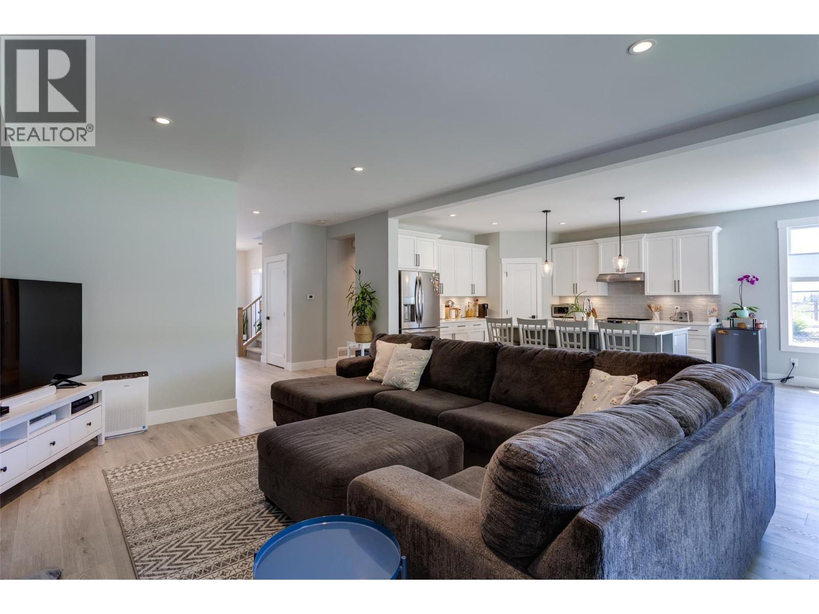 Picture for 218 Echo Ridge  Drive https://www.cirrealty.ca/reb/bc/6/10365926_53.jpg