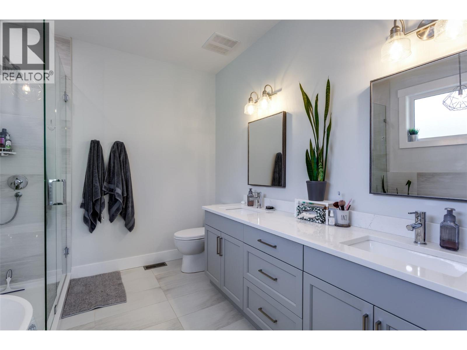 Picture for 218 Echo Ridge  Drive https://www.cirrealty.ca/reb/bc/6/10365926_60.jpg