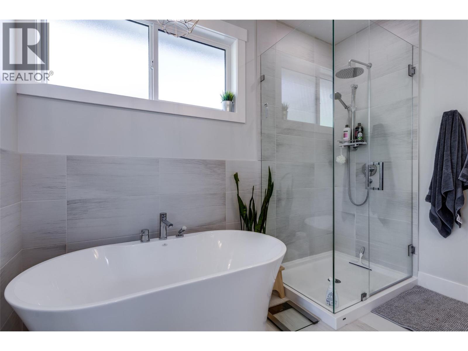 Picture for 218 Echo Ridge  Drive https://www.cirrealty.ca/reb/bc/6/10365926_61.jpg