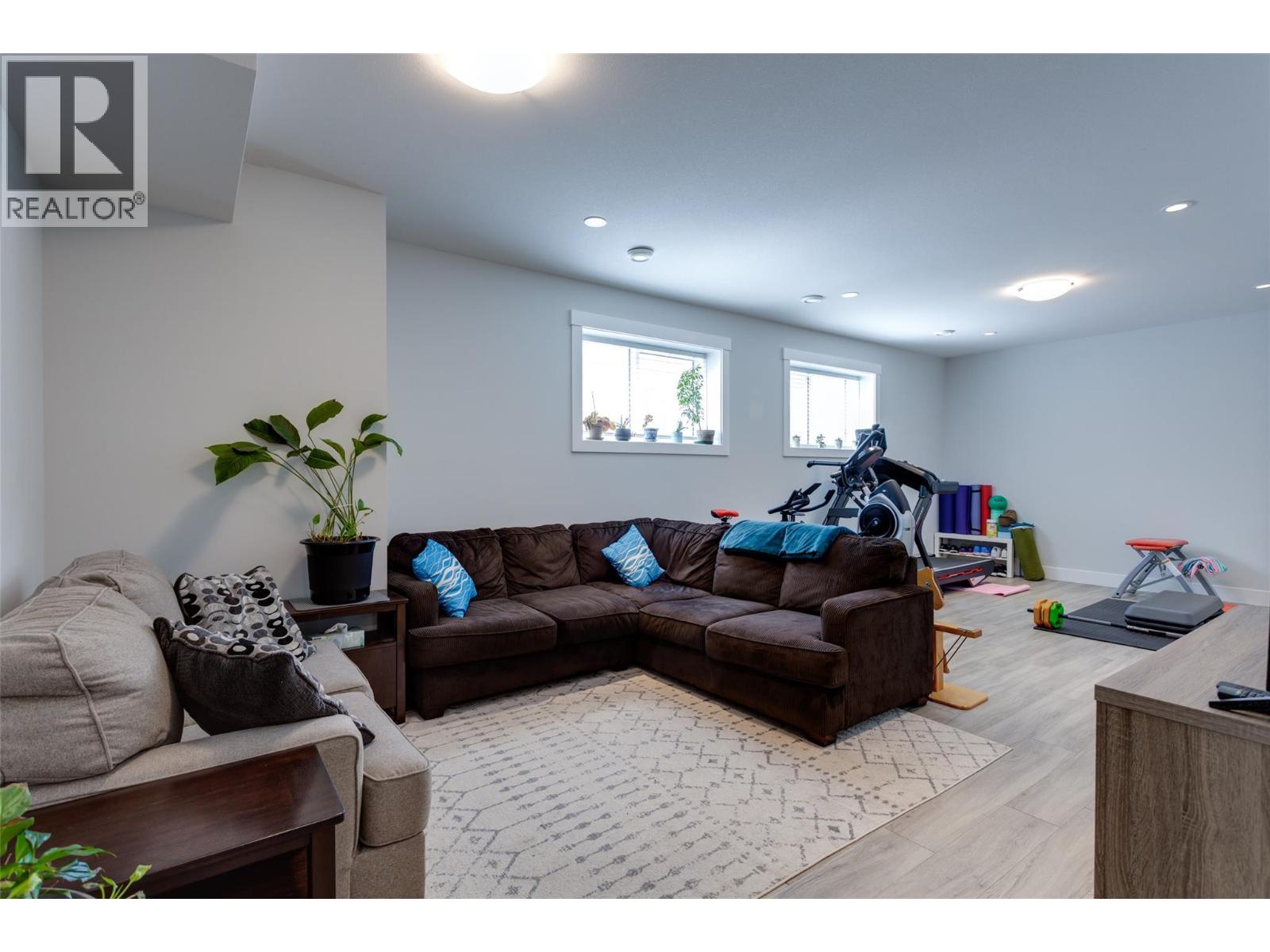 Picture for 218 Echo Ridge  Drive https://www.cirrealty.ca/reb/bc/6/10365926_70.jpg