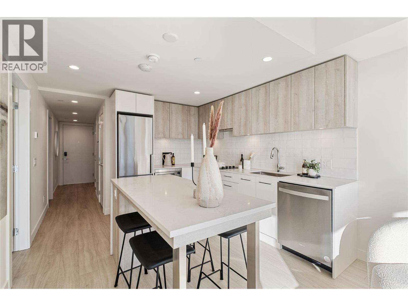 Picture for Unit #907, 3699 Capozzi  Road https://www.cirrealty.ca/reb/bc/6/10366066_8.jpg