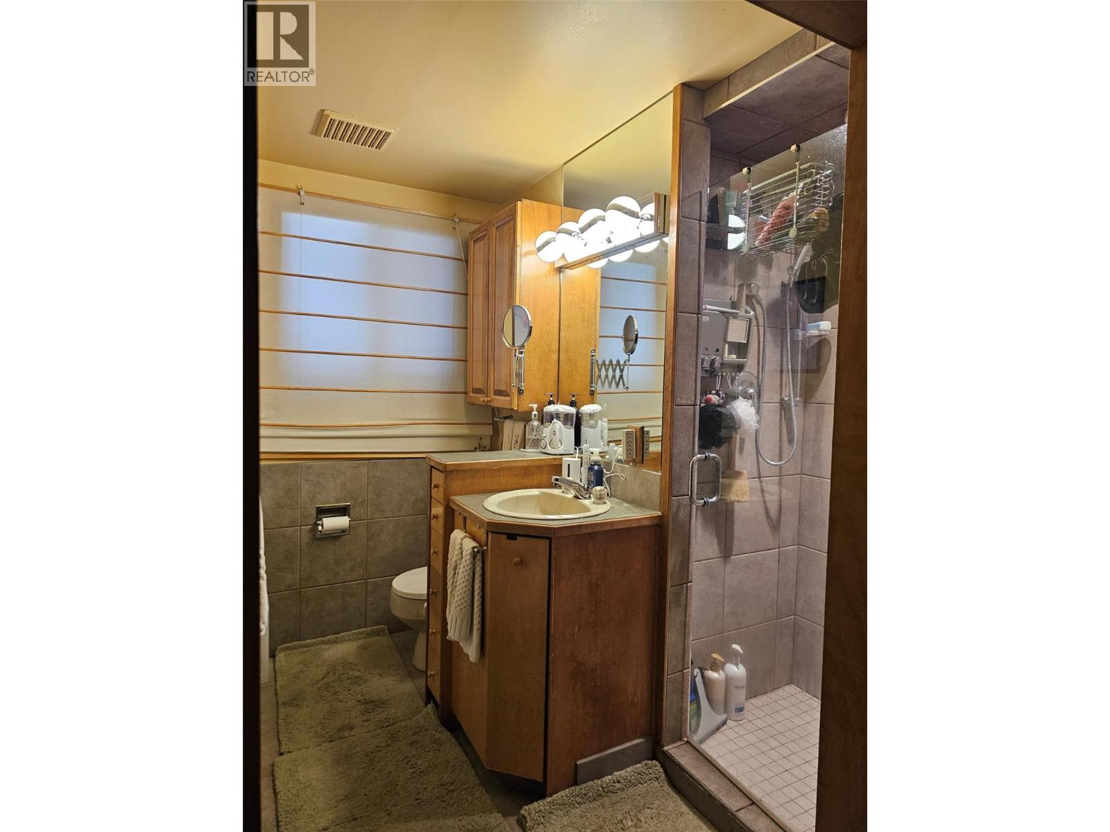 Picture for 599 Clifton  RoadS https://www.cirrealty.ca/reb/bc/6/10366236_11.jpg