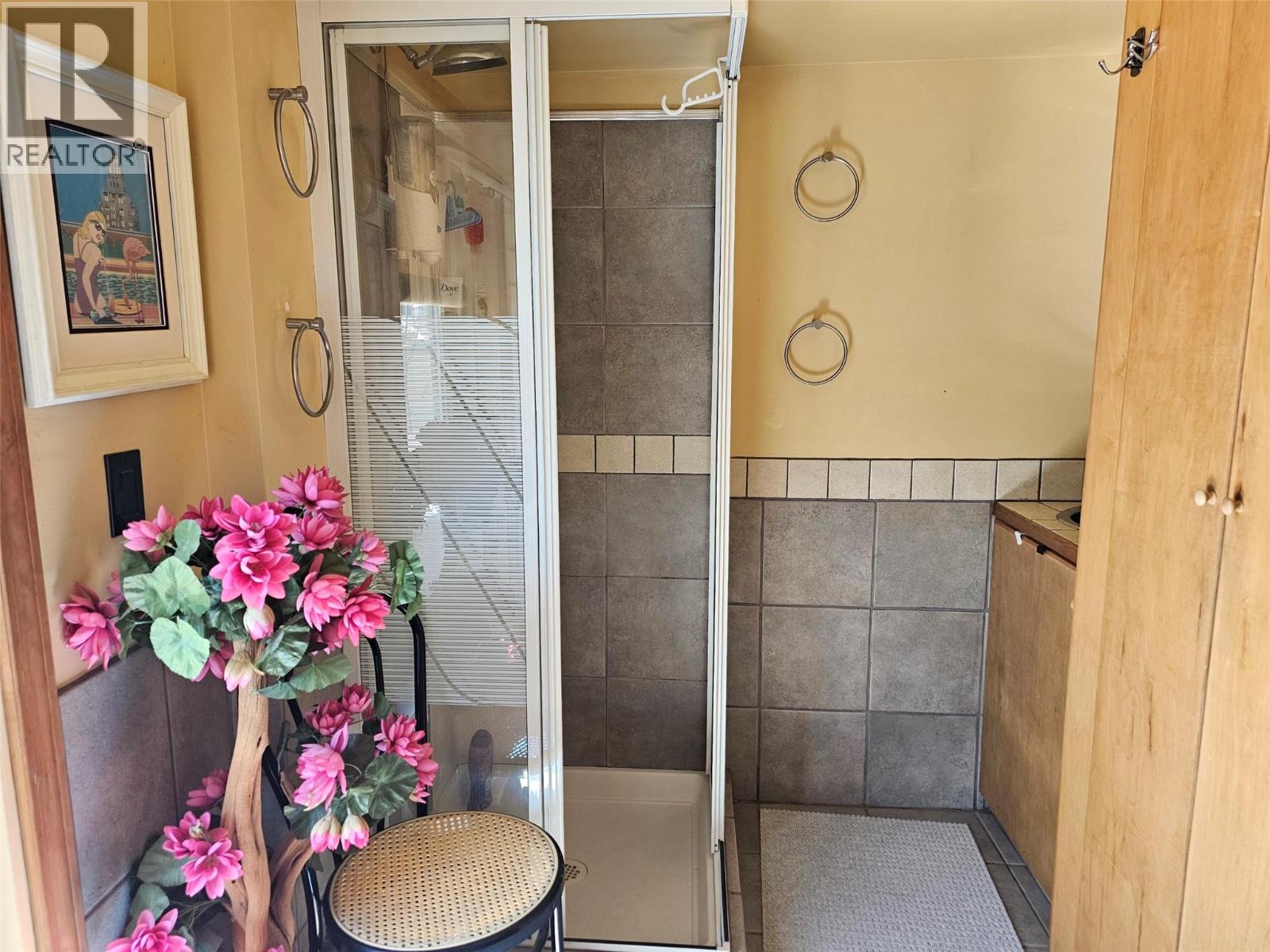 Picture for 599 Clifton  RoadS https://www.cirrealty.ca/reb/bc/6/10366236_14.jpg