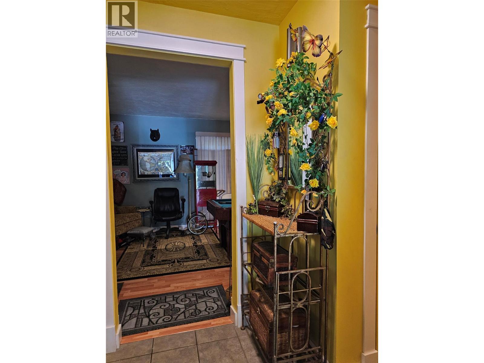 Picture for 599 Clifton  RoadS https://www.cirrealty.ca/reb/bc/6/10366236_17.jpg