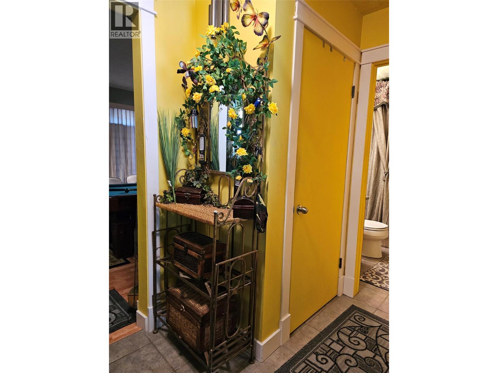 Picture for 599 Clifton  RoadS https://www.cirrealty.ca/reb/bc/6/10366236_18.jpg