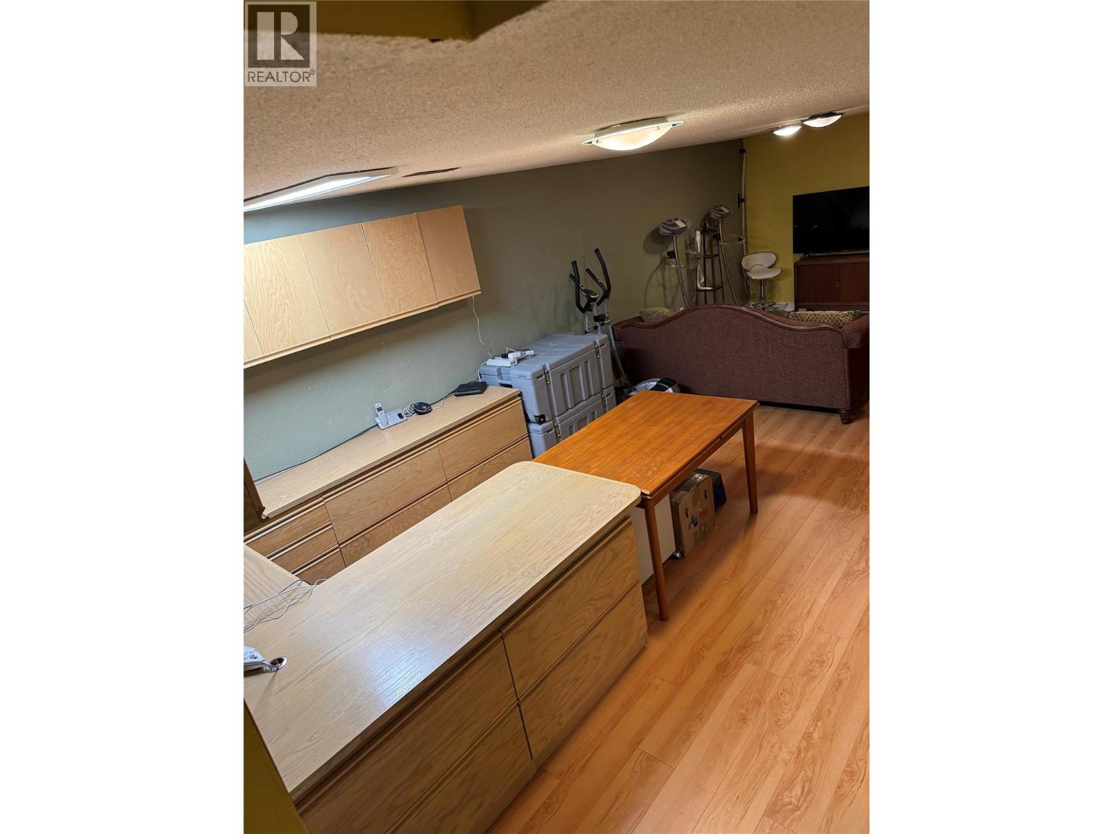 Picture for 599 Clifton  RoadS https://www.cirrealty.ca/reb/bc/6/10366236_20.jpg