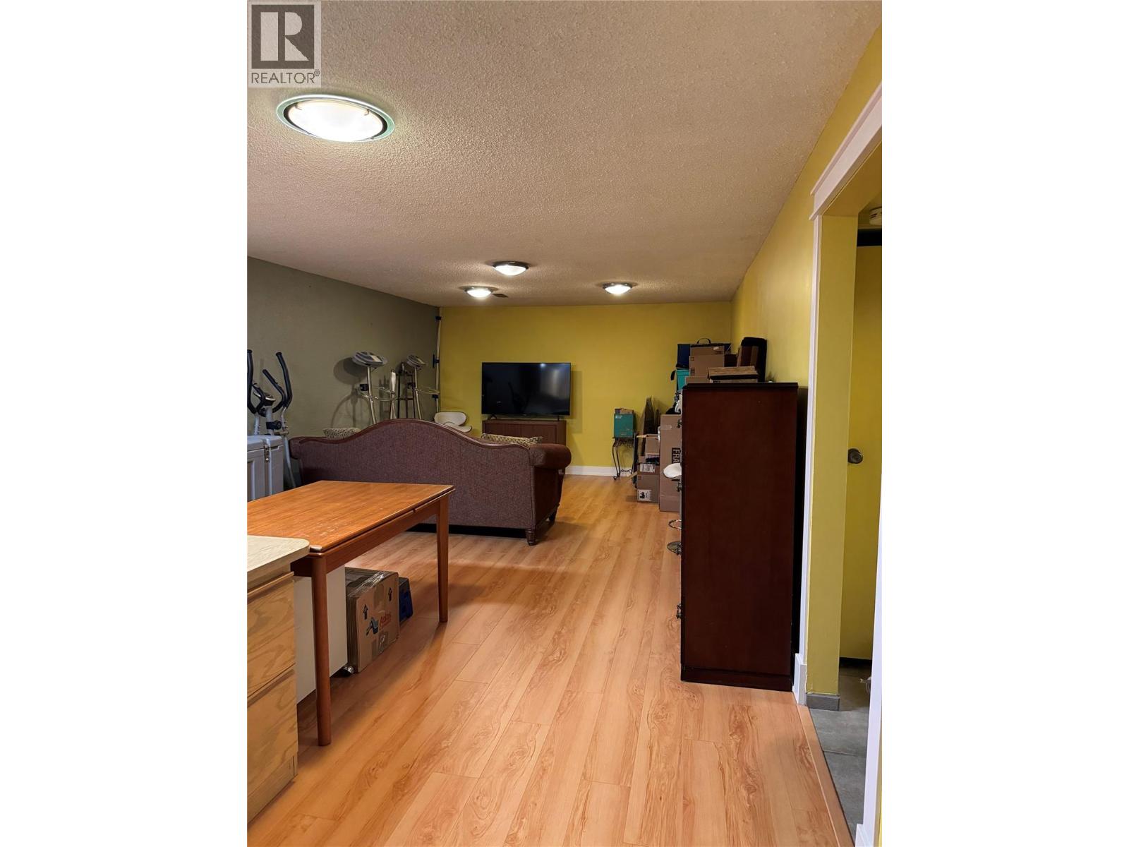 Picture for 599 Clifton  RoadS https://www.cirrealty.ca/reb/bc/6/10366236_21.jpg