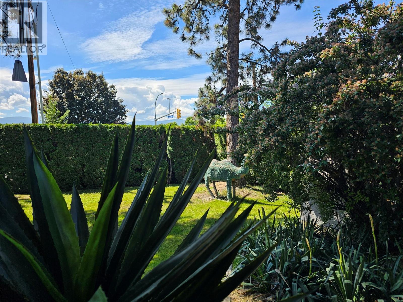 Picture for 599 Clifton  RoadS https://www.cirrealty.ca/reb/bc/6/10366236_32.jpg