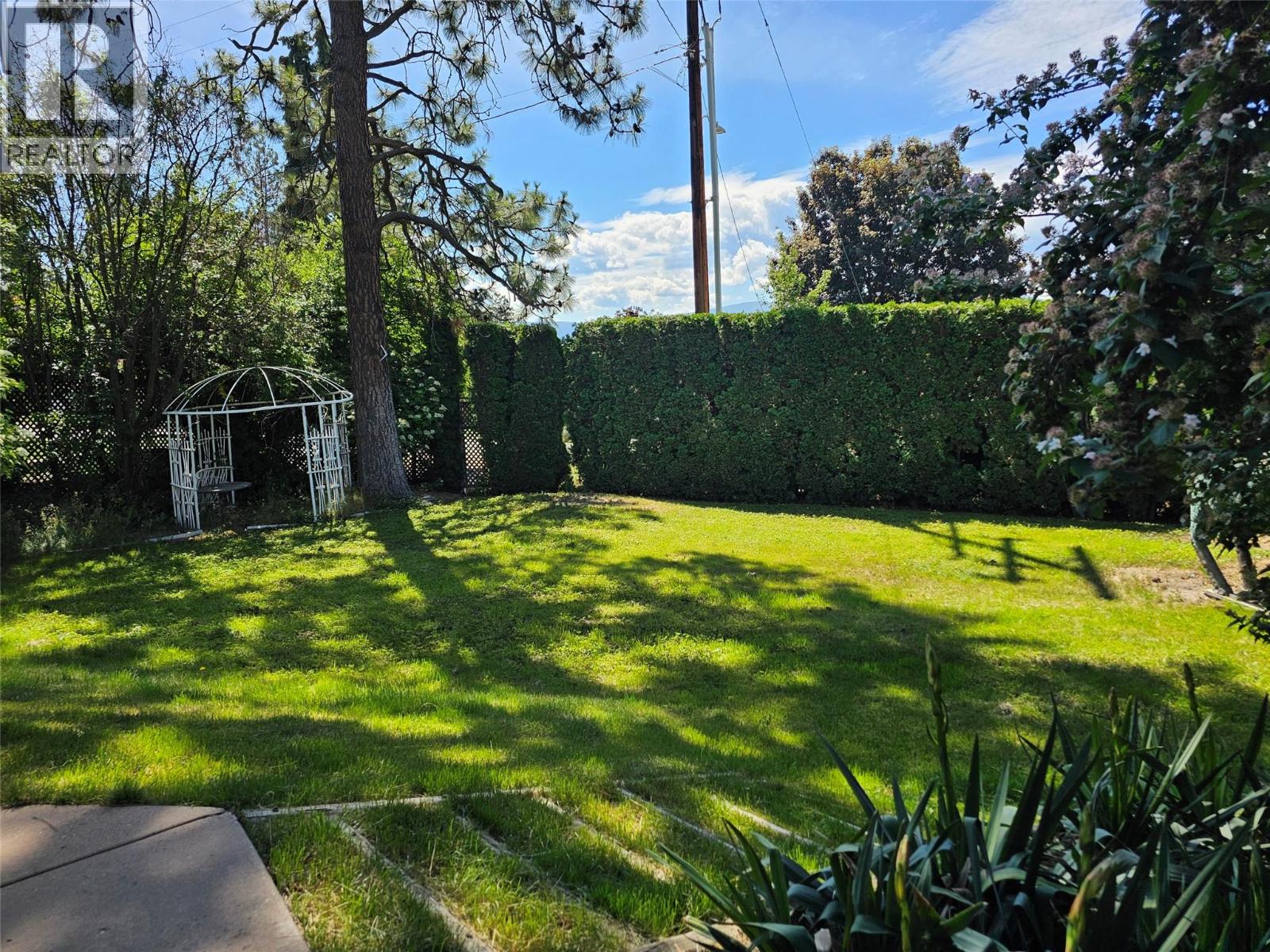 Picture for 599 Clifton  RoadS https://www.cirrealty.ca/reb/bc/6/10366236_33.jpg