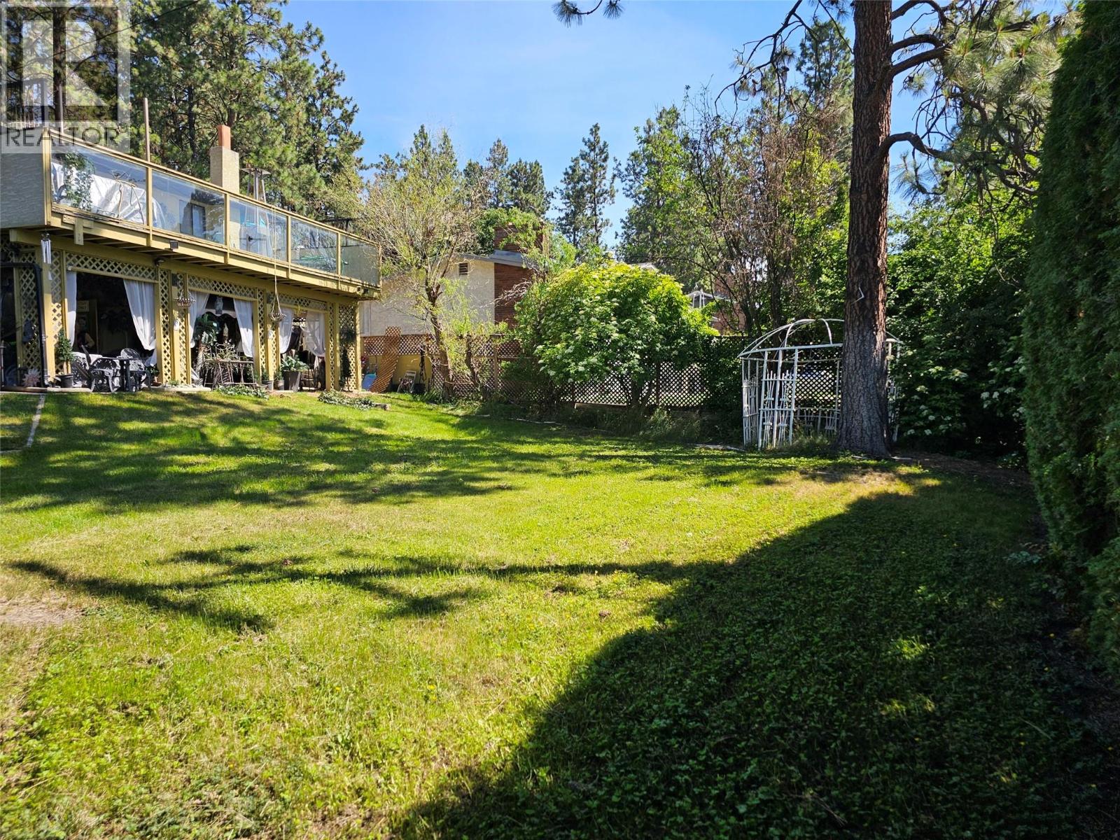 Picture for 599 Clifton  RoadS https://www.cirrealty.ca/reb/bc/6/10366236_34.jpg