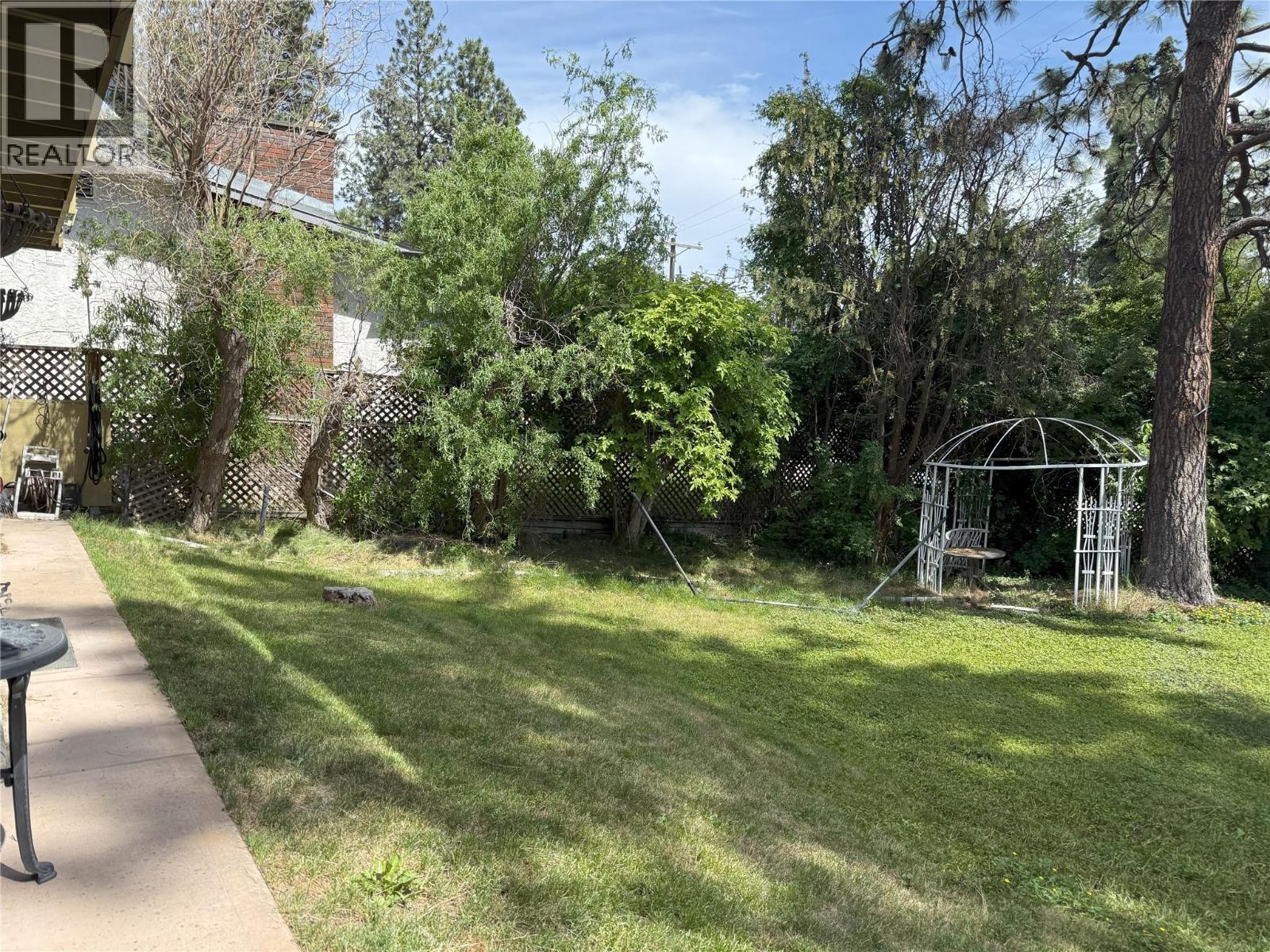 Picture for 599 Clifton  RoadS https://www.cirrealty.ca/reb/bc/6/10366236_36.jpg