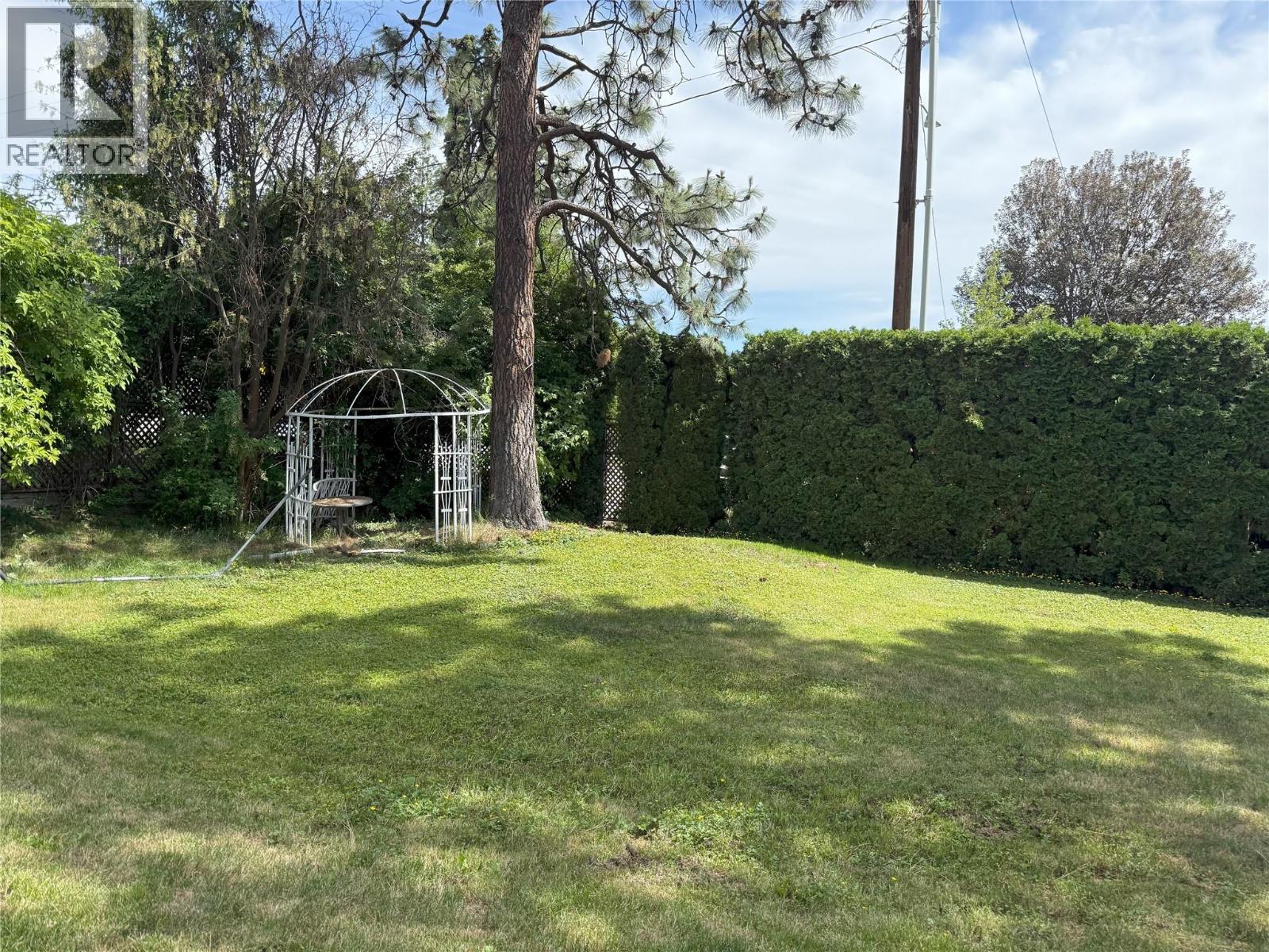 Picture for 599 Clifton  RoadS https://www.cirrealty.ca/reb/bc/6/10366236_37.jpg