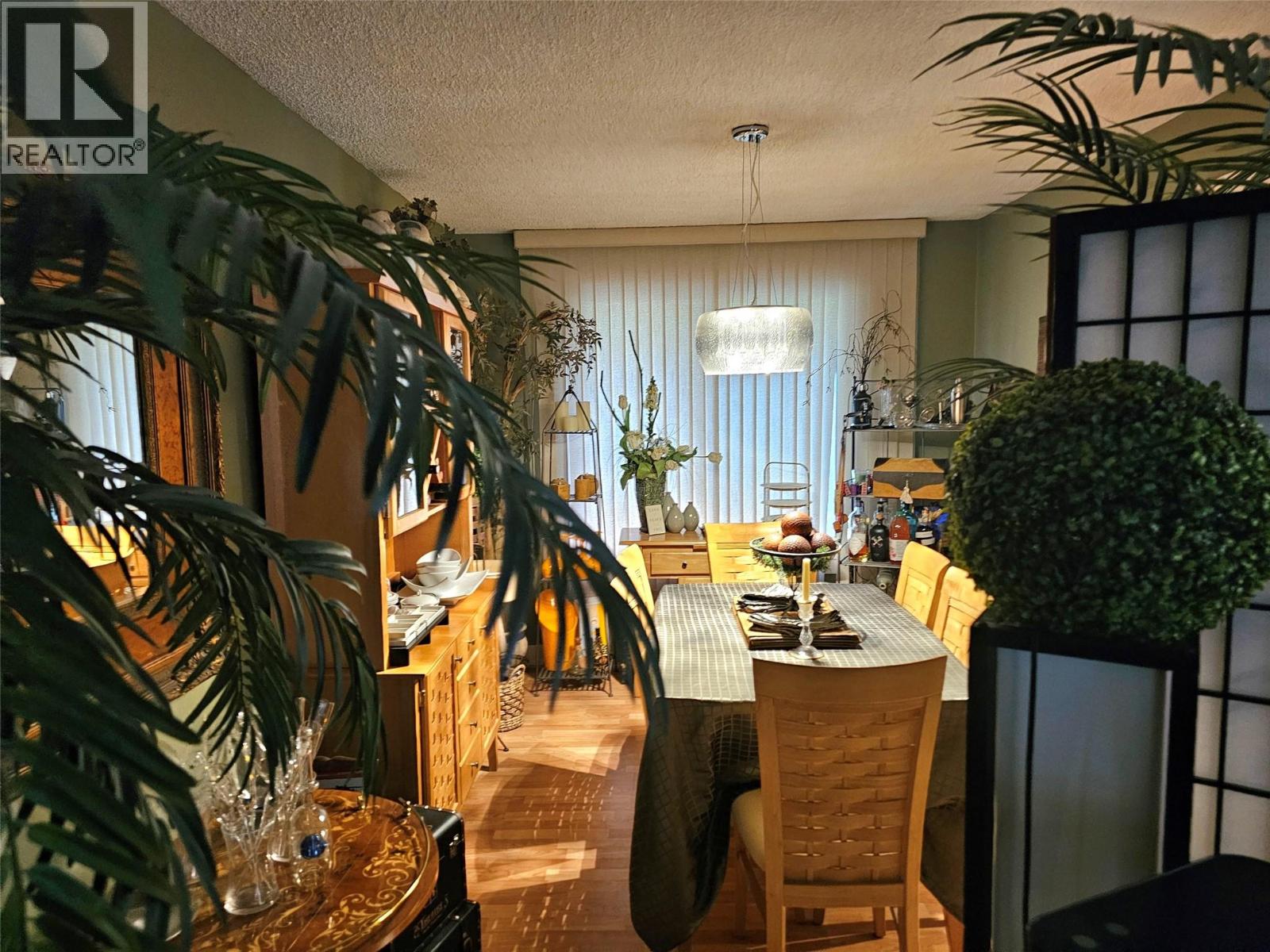 Picture for 599 Clifton  RoadS https://www.cirrealty.ca/reb/bc/6/10366236_8.jpg