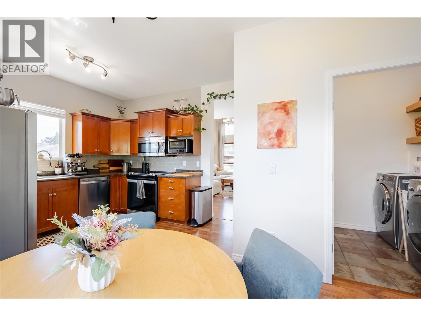 Picture for 2174 Sunview  Drive https://www.cirrealty.ca/reb/bc/6/10366286_10.jpg