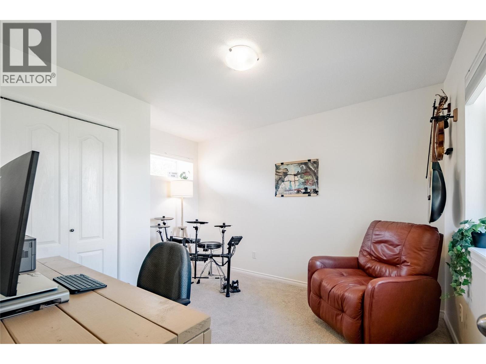 Picture for 2174 Sunview  Drive https://www.cirrealty.ca/reb/bc/6/10366286_22.jpg
