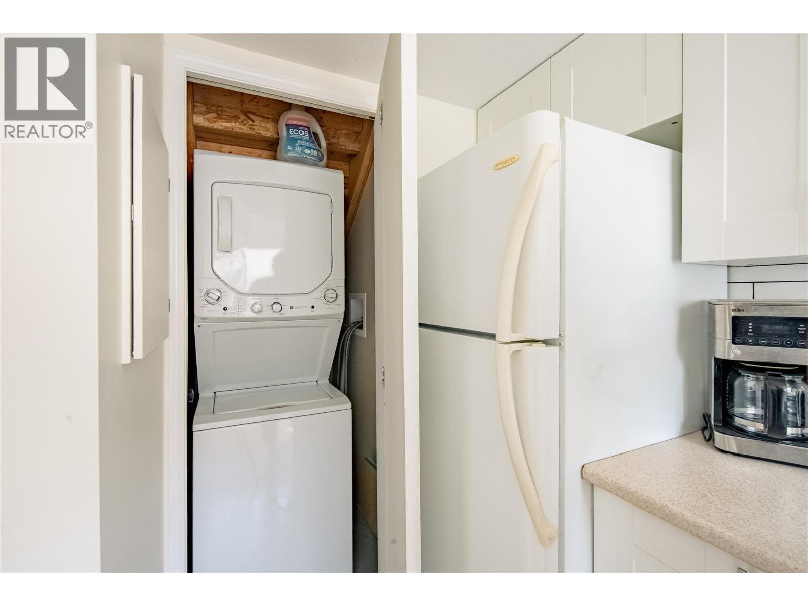 Picture for 2174 Sunview  Drive https://www.cirrealty.ca/reb/bc/6/10366286_27.jpg